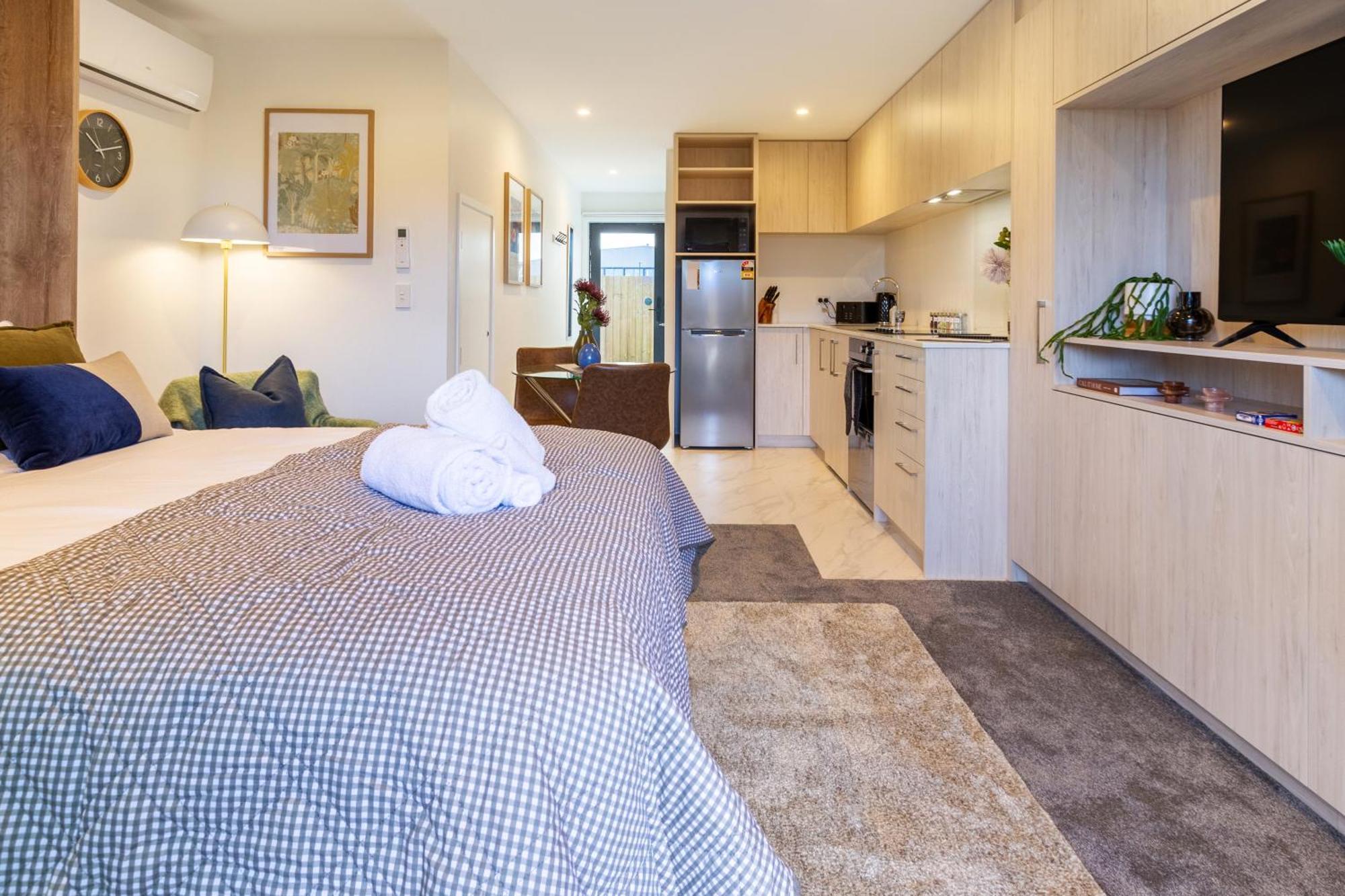 Downtown Comfort: Modern Studio With Backyard Christchurch Exterior foto