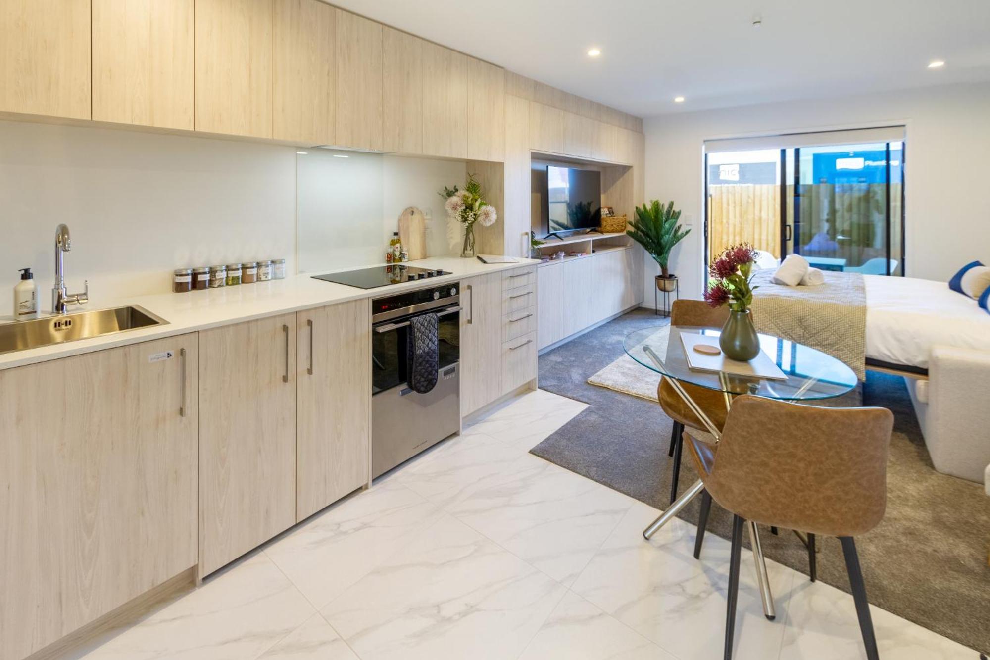 Downtown Comfort: Modern Studio With Backyard Christchurch Exterior foto
