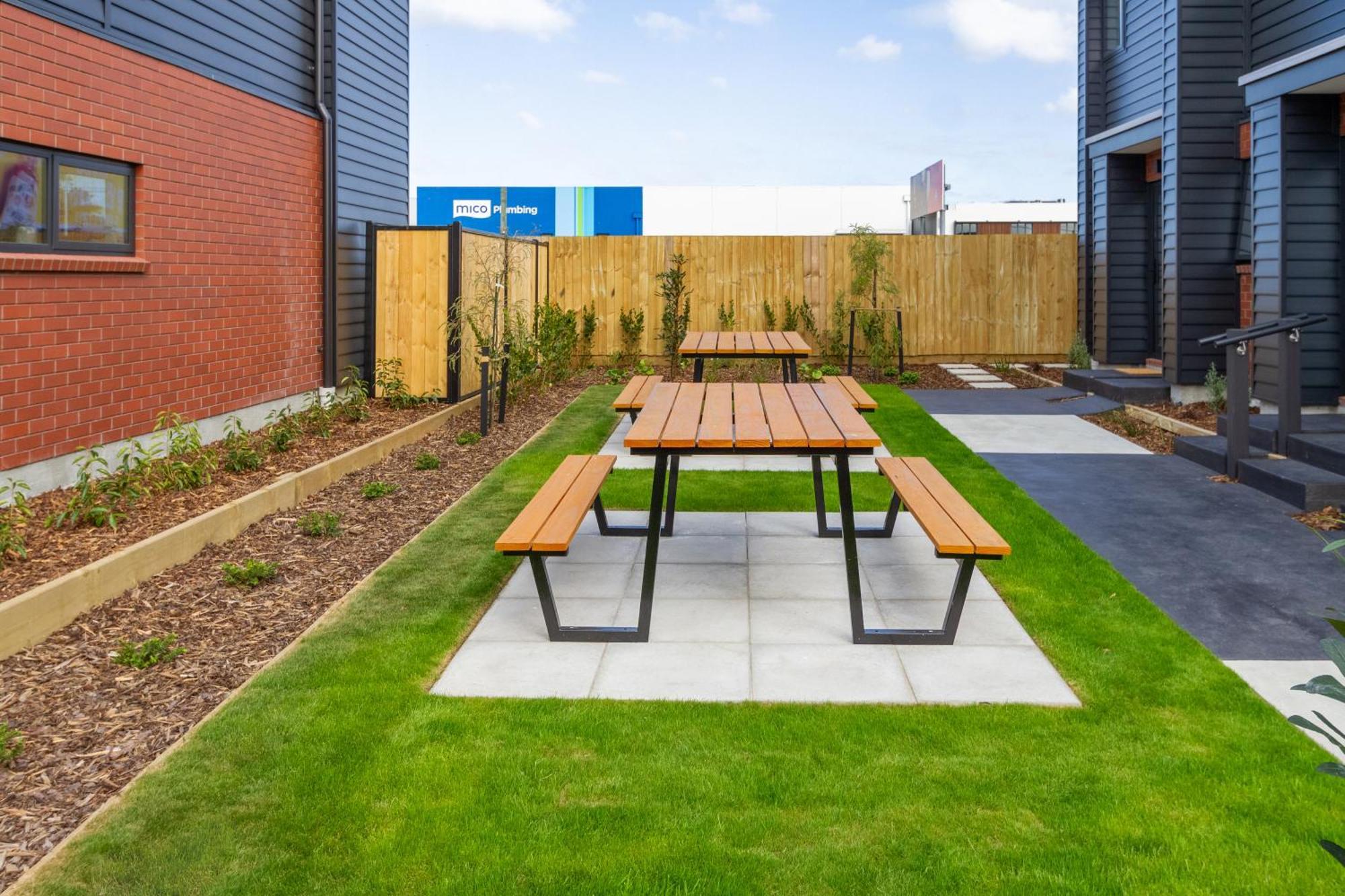 Downtown Comfort: Modern Studio With Backyard Christchurch Exterior foto
